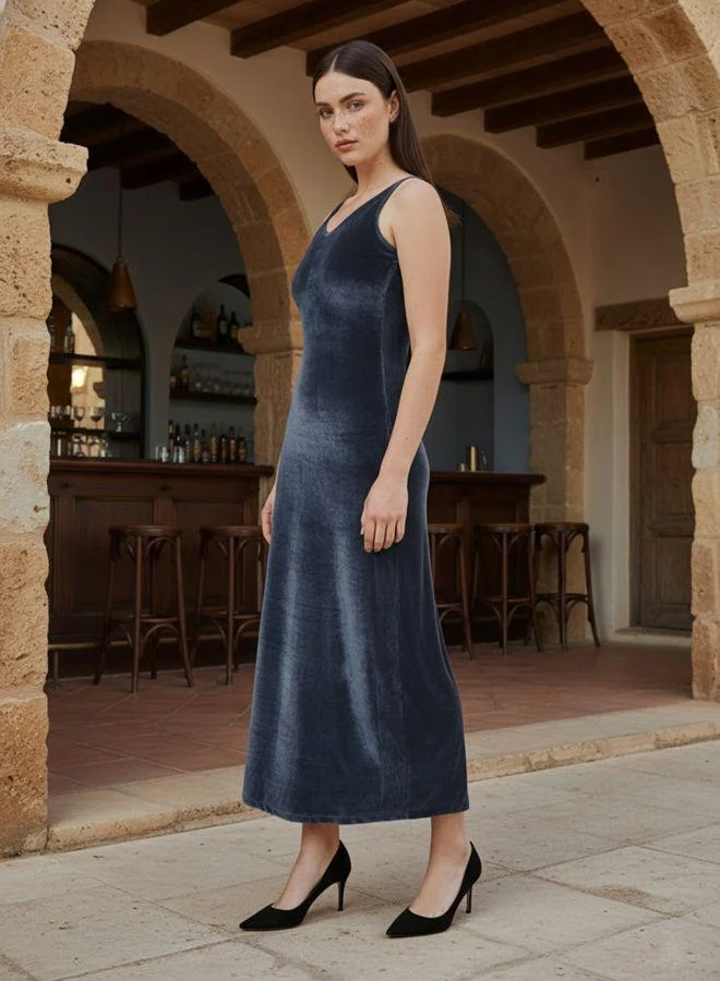 مرفوعة Women Fit and Flared Solid V-Neck Sleeveless Slip Dress